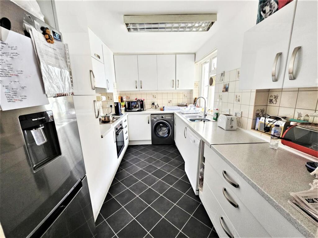 Apartment in Harrow - More