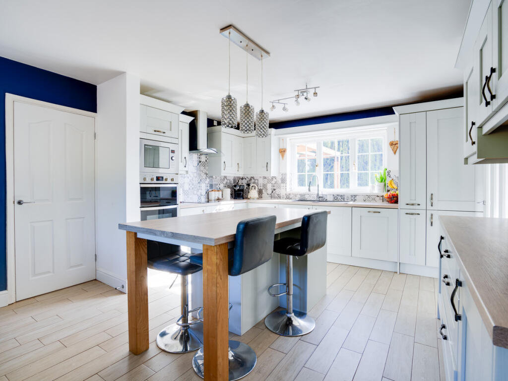 House in Wychavon, Hartlebury - More