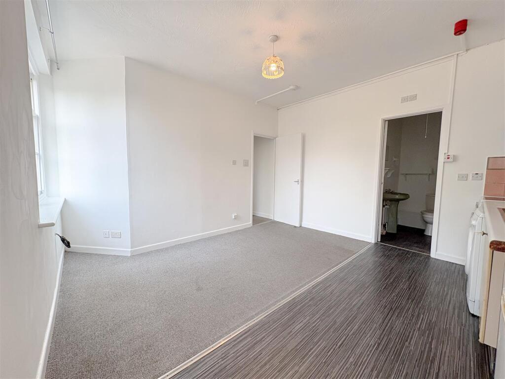 Apartment in Taunton - View 3