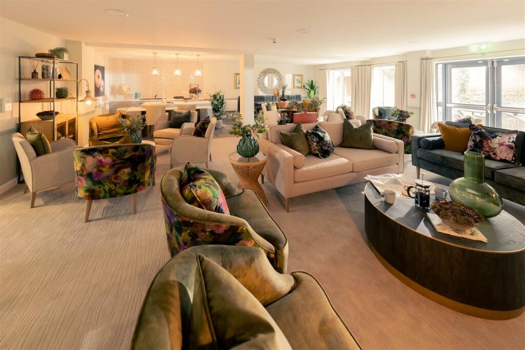 Apartment in Epping Forest, Waltham Abbey - More