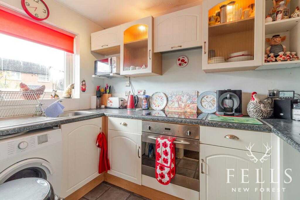 Mendip Close, Verwood, BH31 photo 4
