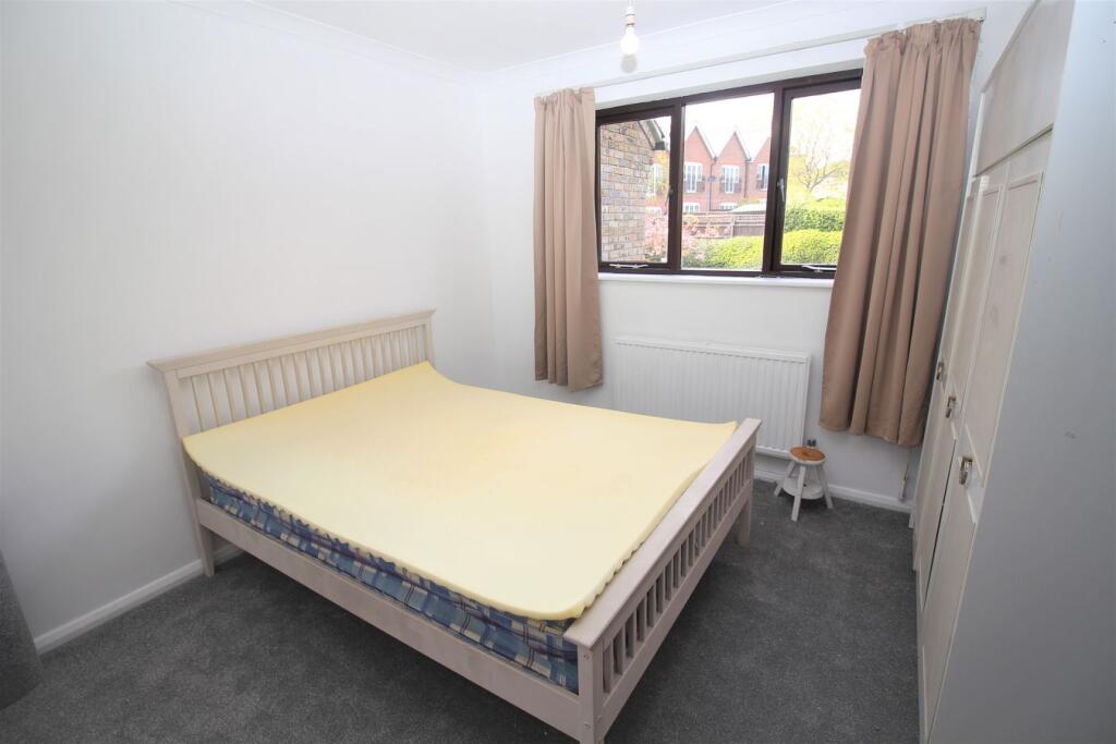 Apartment in Hatfield, Old Hatfield - View 5