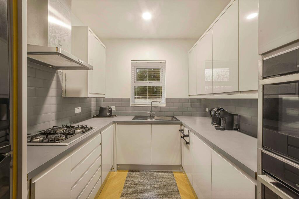 Moss Lane, Hale, WA15 photo 2