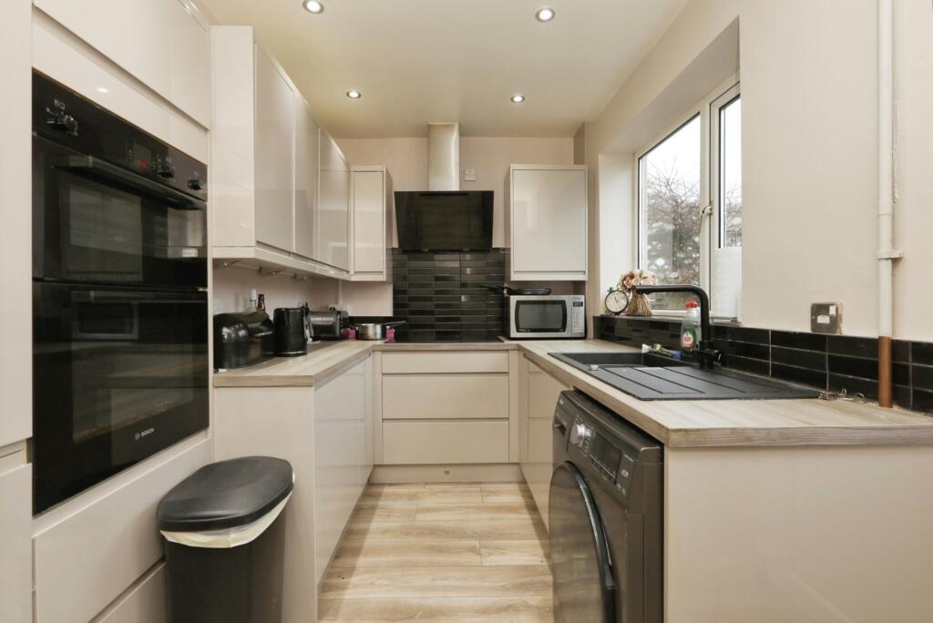 Western Avenue, Dinnington, Sheffield, South Yorkshire, S25 photo 4