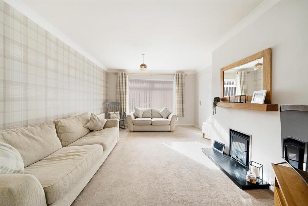 Fairfield Close, Weston-Super-Mare - Lovely Family Home! photo 4