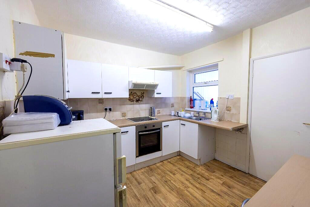 14 Lister Row, Great Houghton, Barnsley, South Yorkshire S72 0AY photo 3