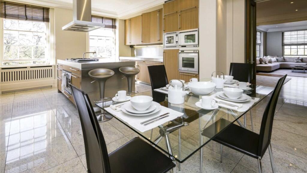Apartment in London, City of Westminster - More