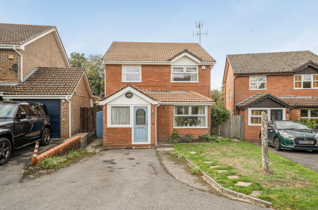 3-bed detached on Goodwood Close, Alton, Hampshire, GU34, £499,950