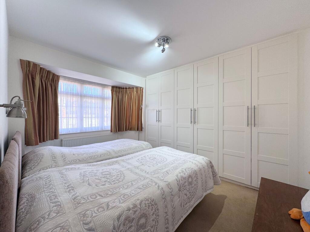 Farm Road, Edgware, HA8 photo 4
