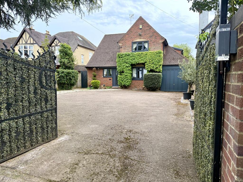 Main image of property: Cheltenham Road, Longlevens, Gloucester