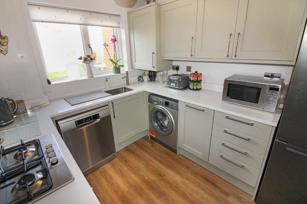 Dulverton Drive, Furzton, Milton Keynes, Buckinghamshire, MK4 1DF photo 4