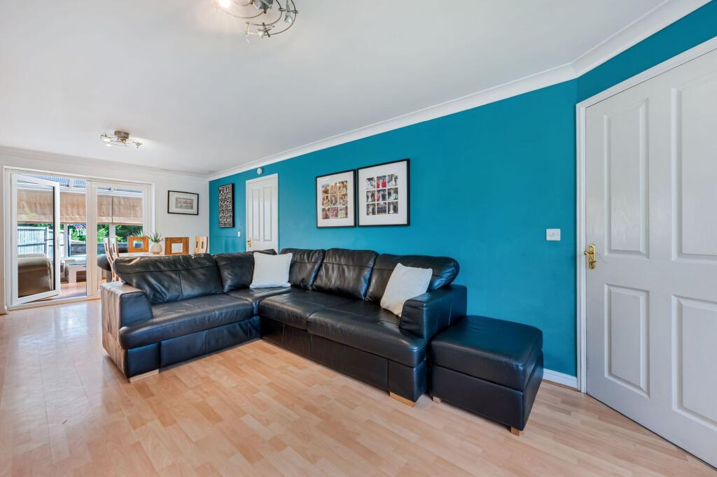 Hawes Close, Bury, BL8 photo 3