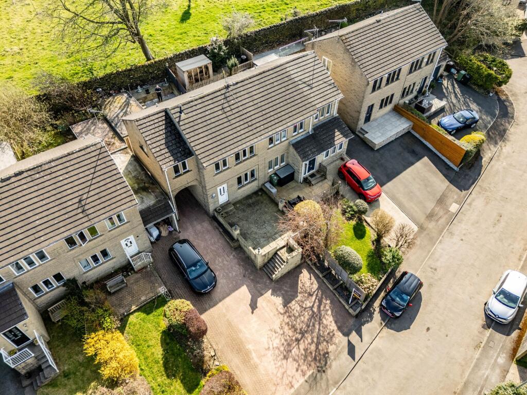Ingdale Drive, Holmfirth, HD9 photo 2