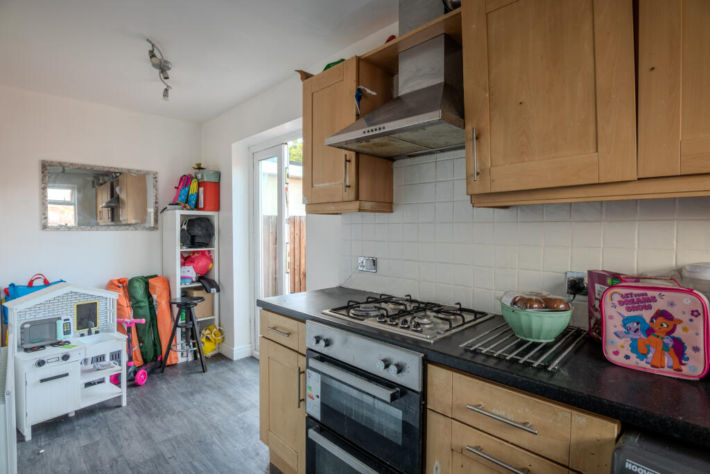 St Pauls Crescent, West Bromwich, B70 photo 5