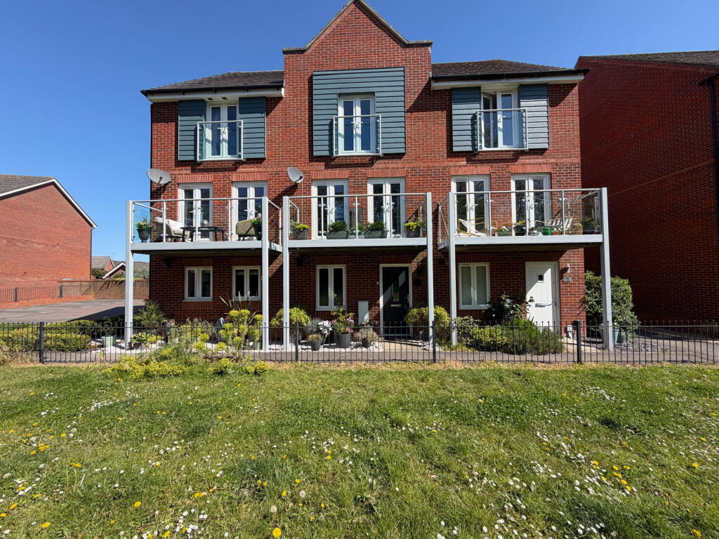 Main image of property: Viscount Gardens, Eastleigh, SO50 5TZ