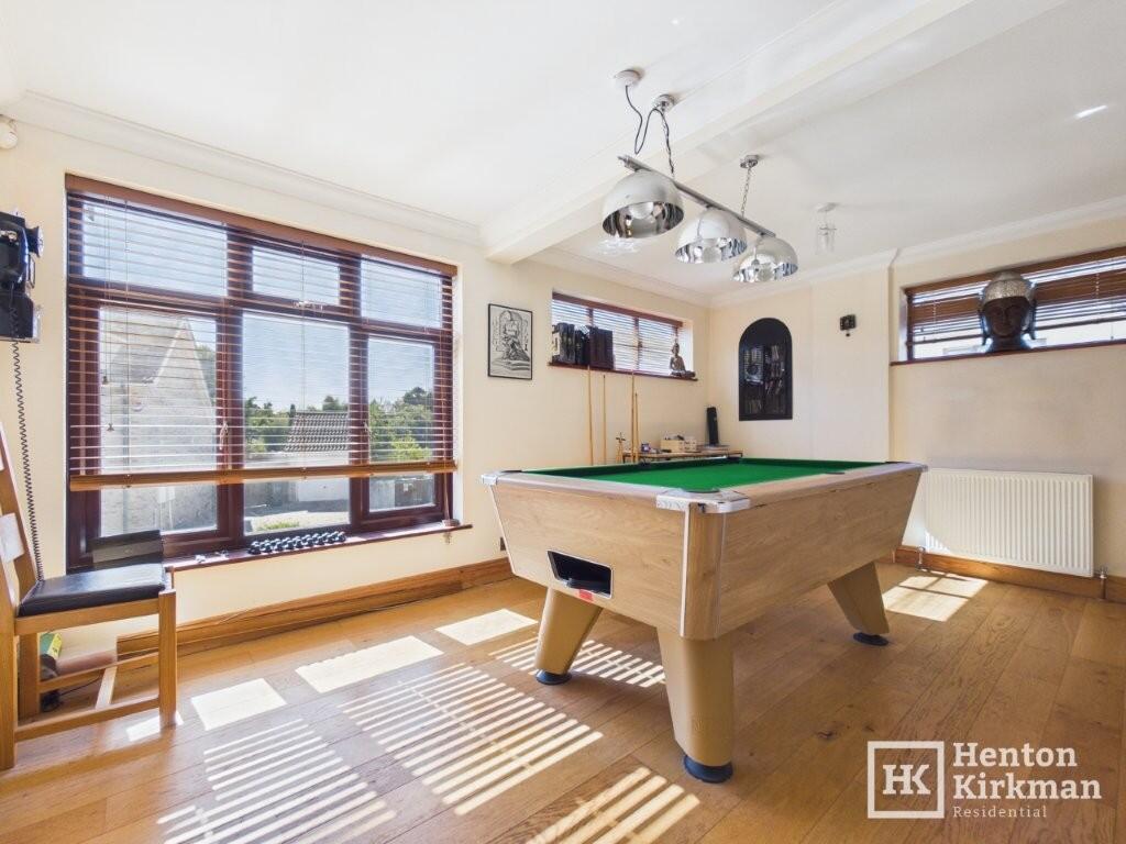 House in Basildon, Queens Park, Billericay - More