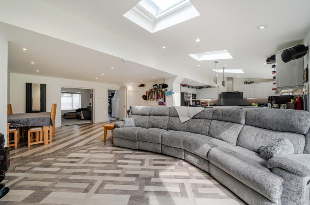 House in London - View 2