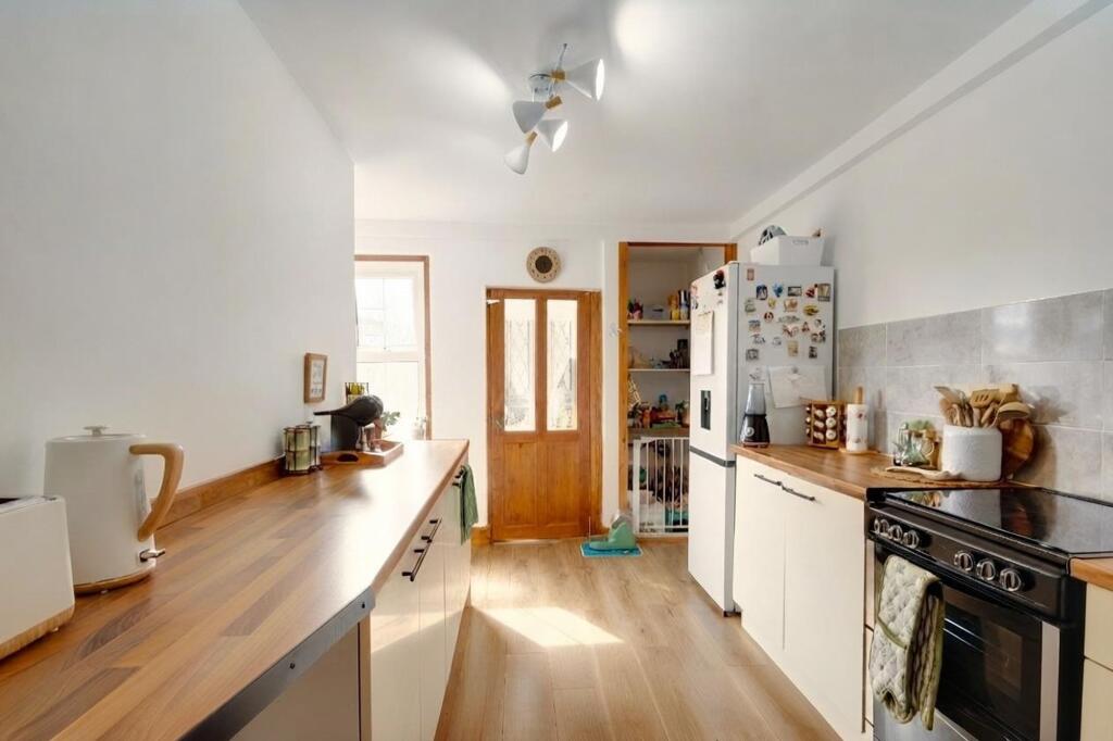 Apartment in Worthing, Broadwater - View 3