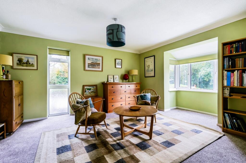 Honeyfield, Ashford, Kent, TN23 photo 3