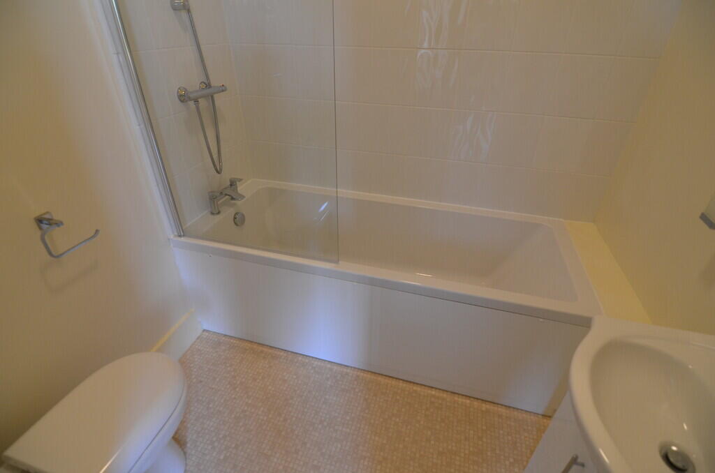 Apartment in Dartford - View 5