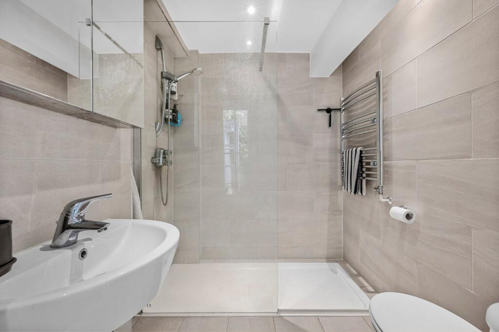 Apartment in London - View 5