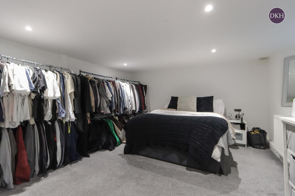 Apartment in Watford, Holywell Estate - View 4