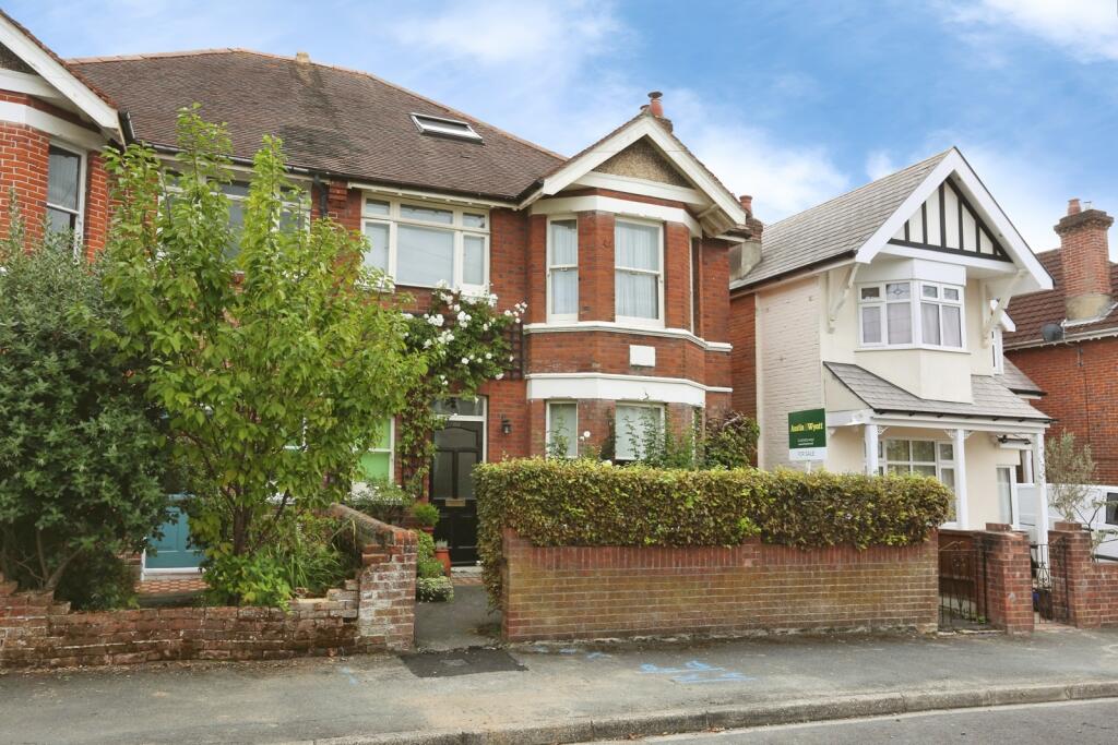 House in Southampton - View 2