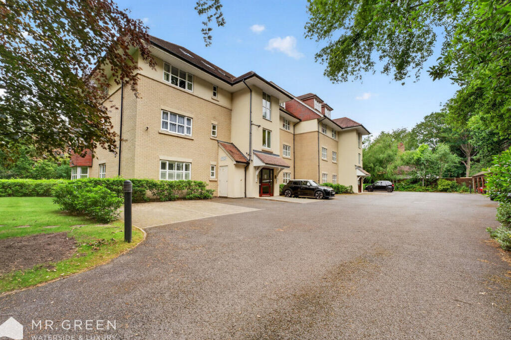 Main image of property: 10 Chine Crescent Road, Bournemouth, BH2 5LQ