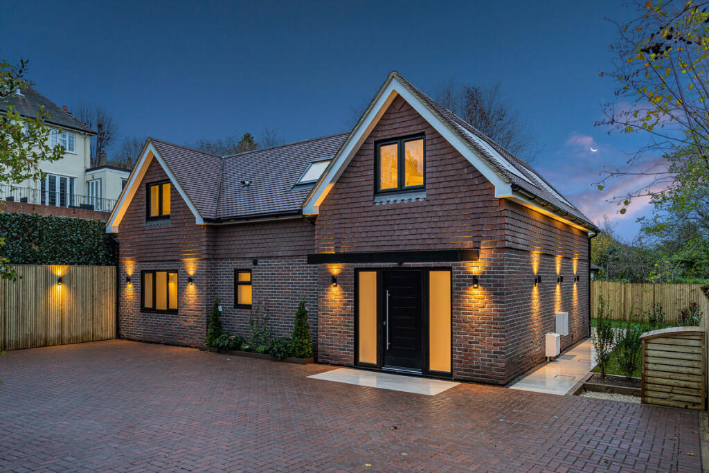 4-bed detached on Monahan Avenue, Purley, CR8, £1,000,000