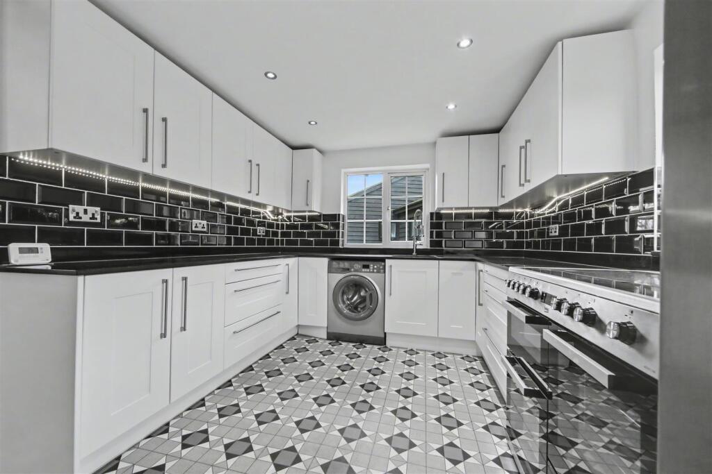House in Watford - View 5