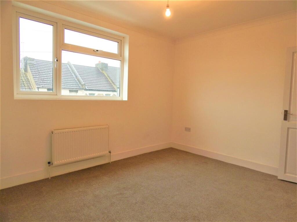 House in Chatham, Luton - More