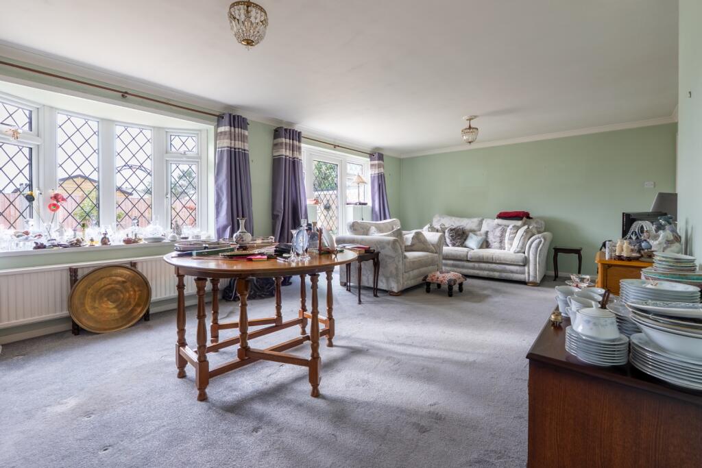 Butlers Drive, Carterton, Oxfordshire, OX18 photo 3