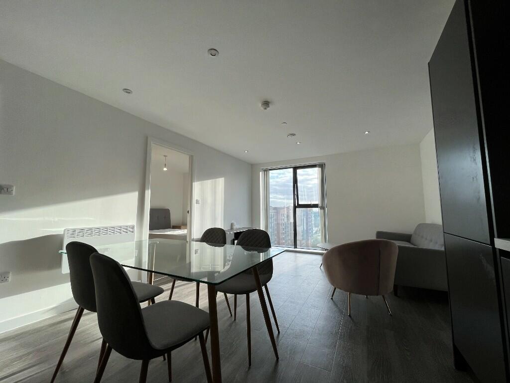 Apartment in Salford, Greater Manchester - View 3