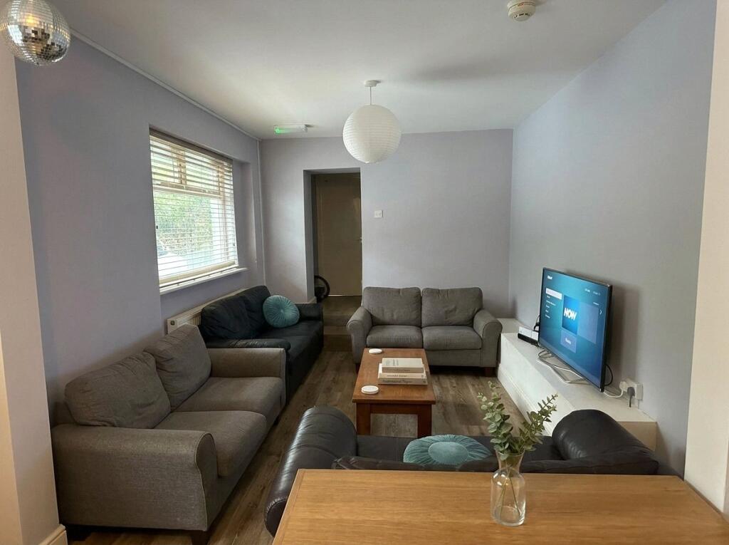 8 bedroom house for rent