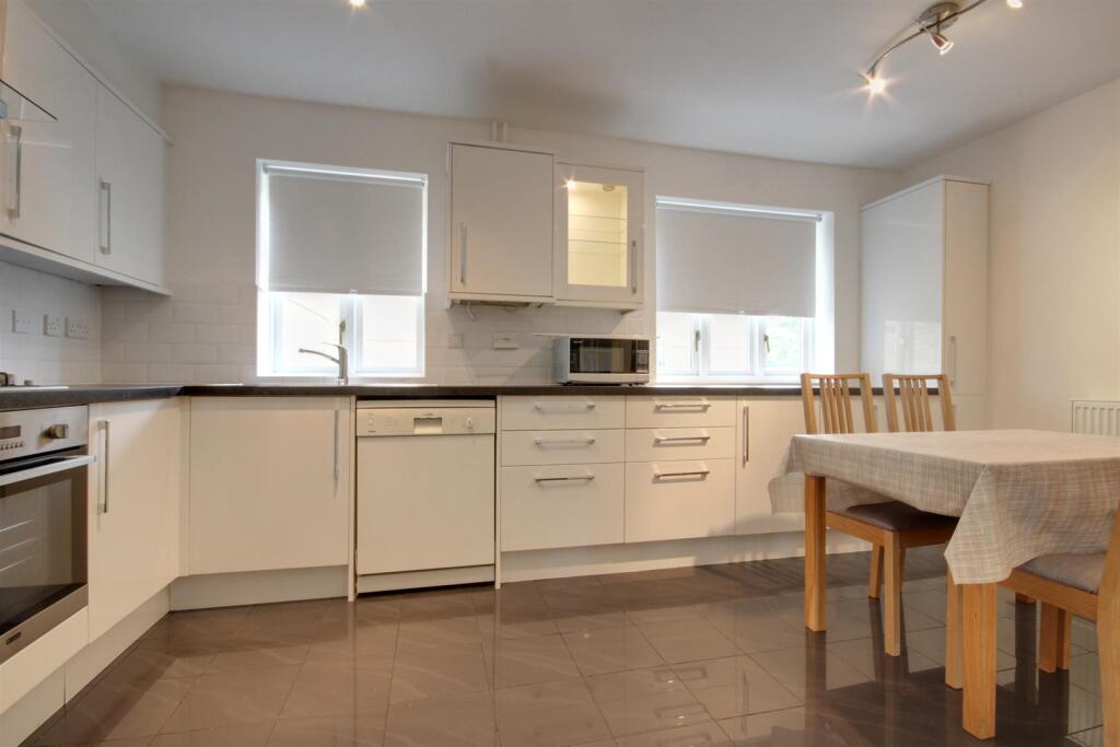 House in London, Oakwood, Southgate - View 5