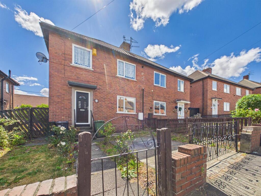 3-bed semi-detached on Medway Crescent, Gateshead, £130,000
