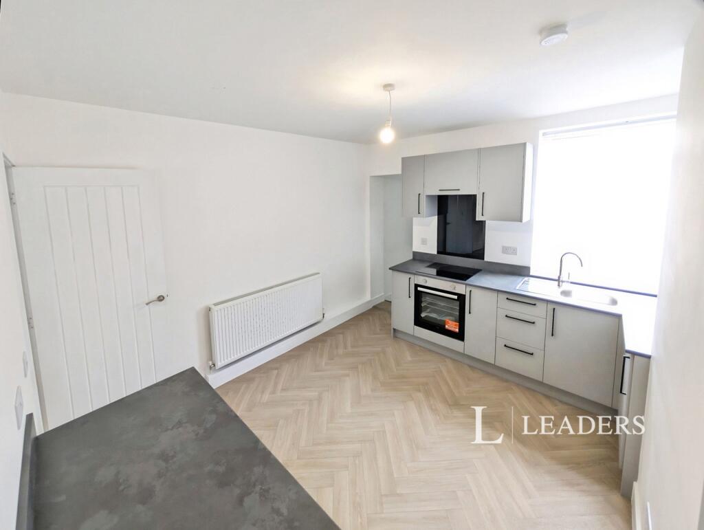 House in Mansfield, Nottinghamshire - View 5