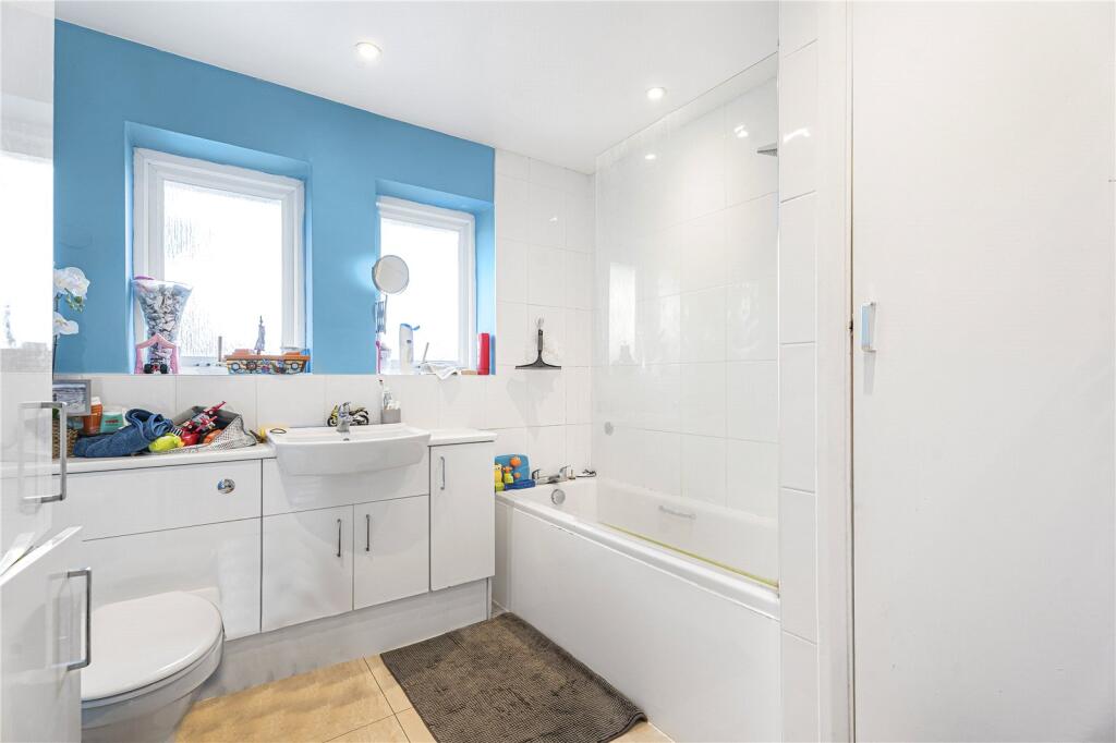 House in Sunbury-on-Thames, Surrey - View 5