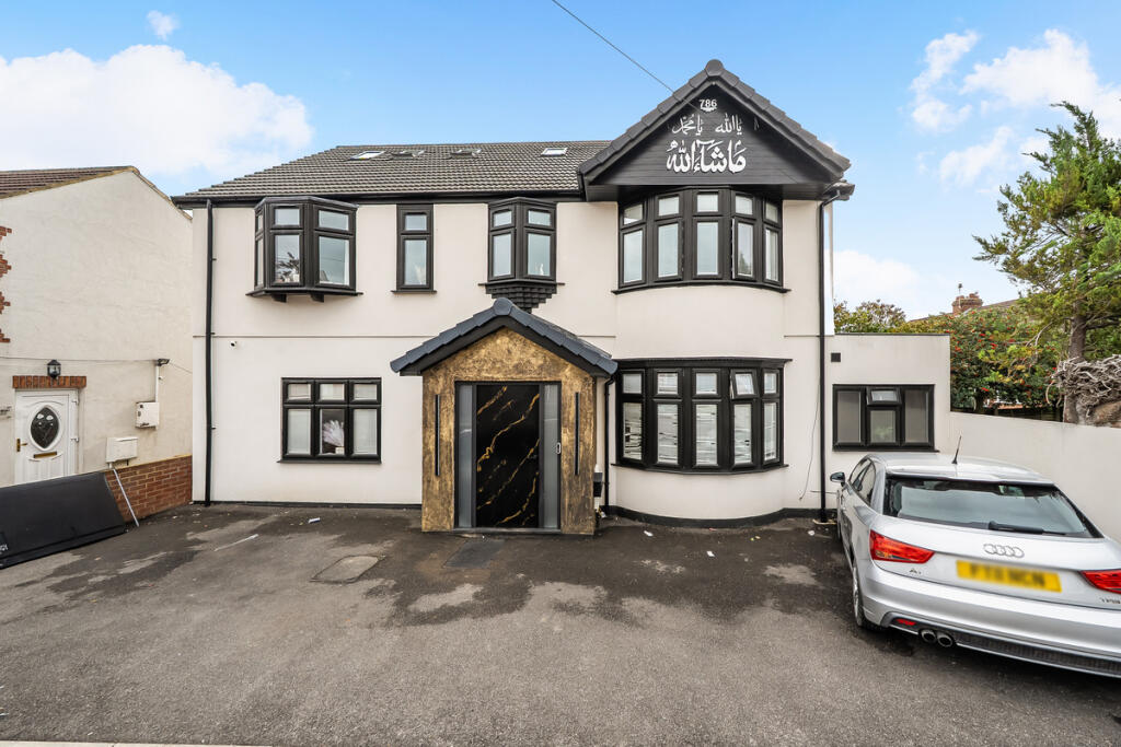5-bed detached on Fountains Road, Luton, LU3 1, £630,000