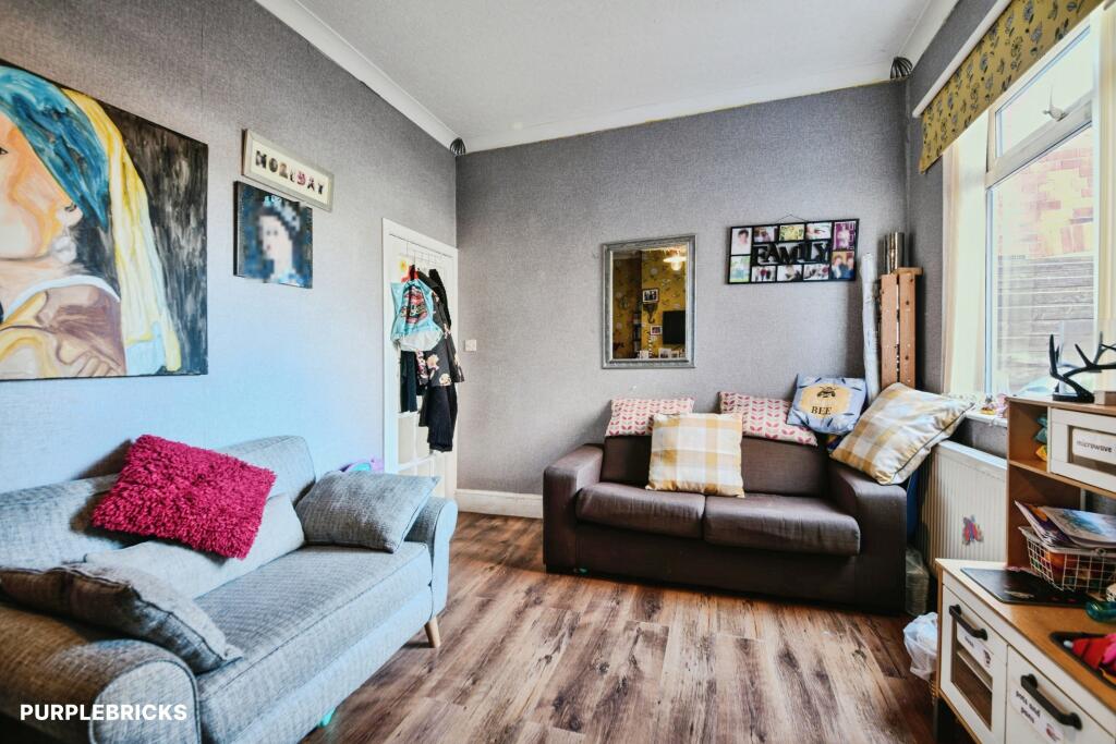 House in East Lindsey, Skegness - More