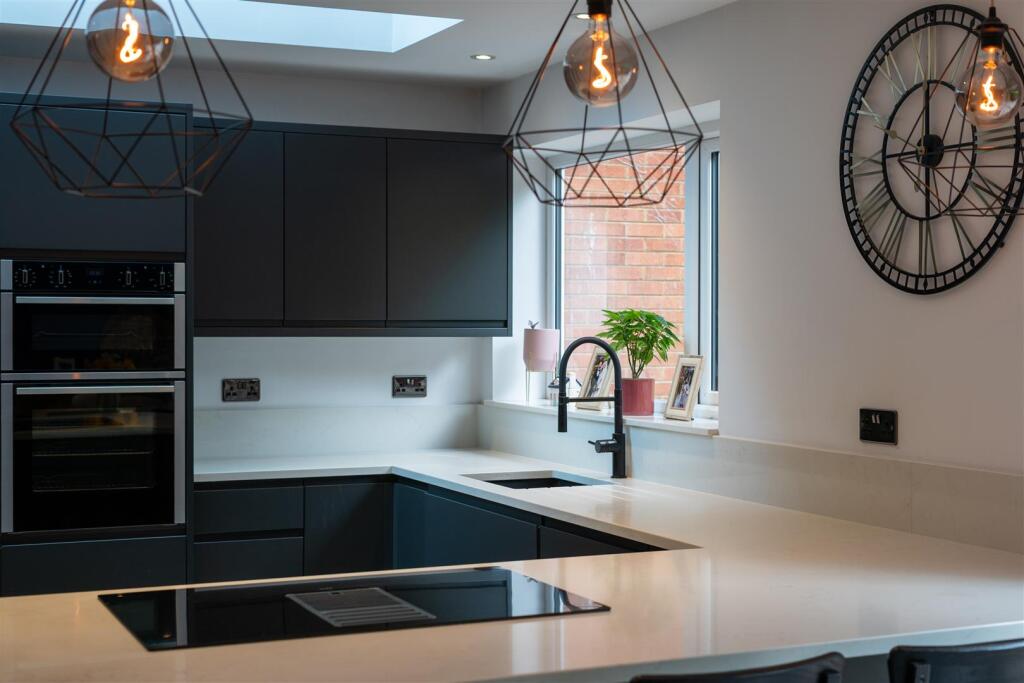 House in Neston, Little Neston - More
