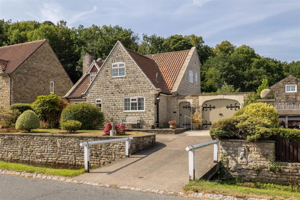 4-bed house on Main Street, Gilling East, York, £675,000
