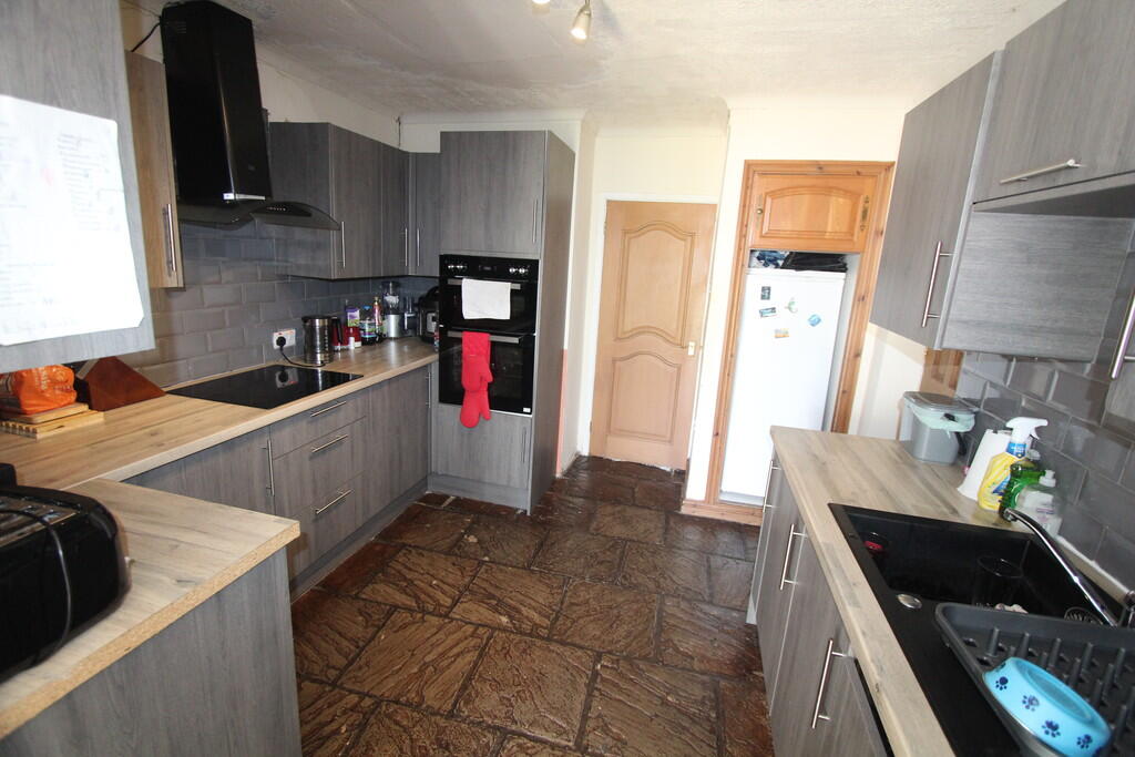 27 Cymau Lane  photo 4