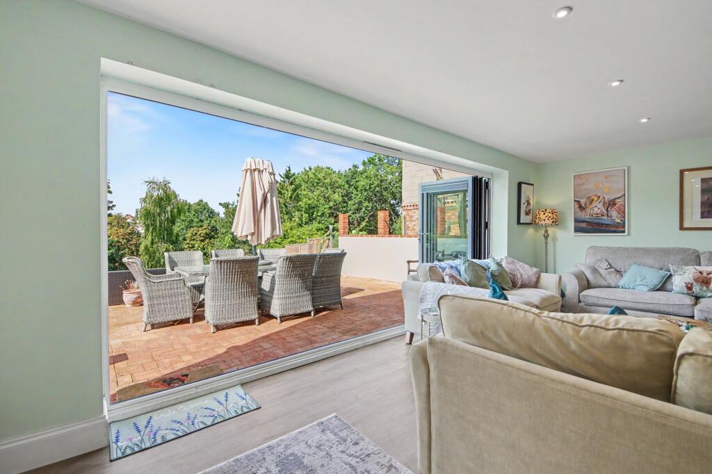 House in Southampton - More