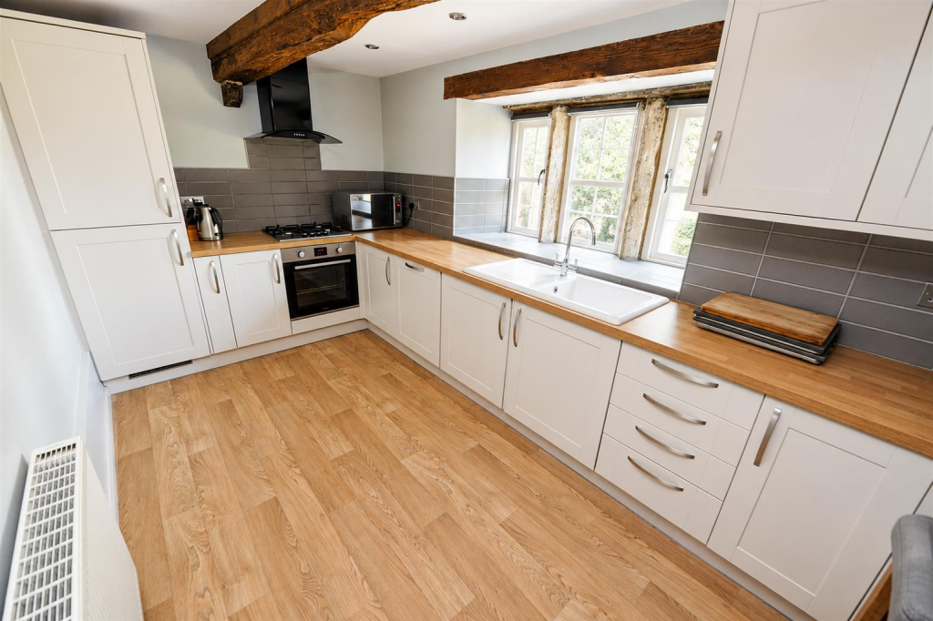 Leeds Road, Thackley photo 2