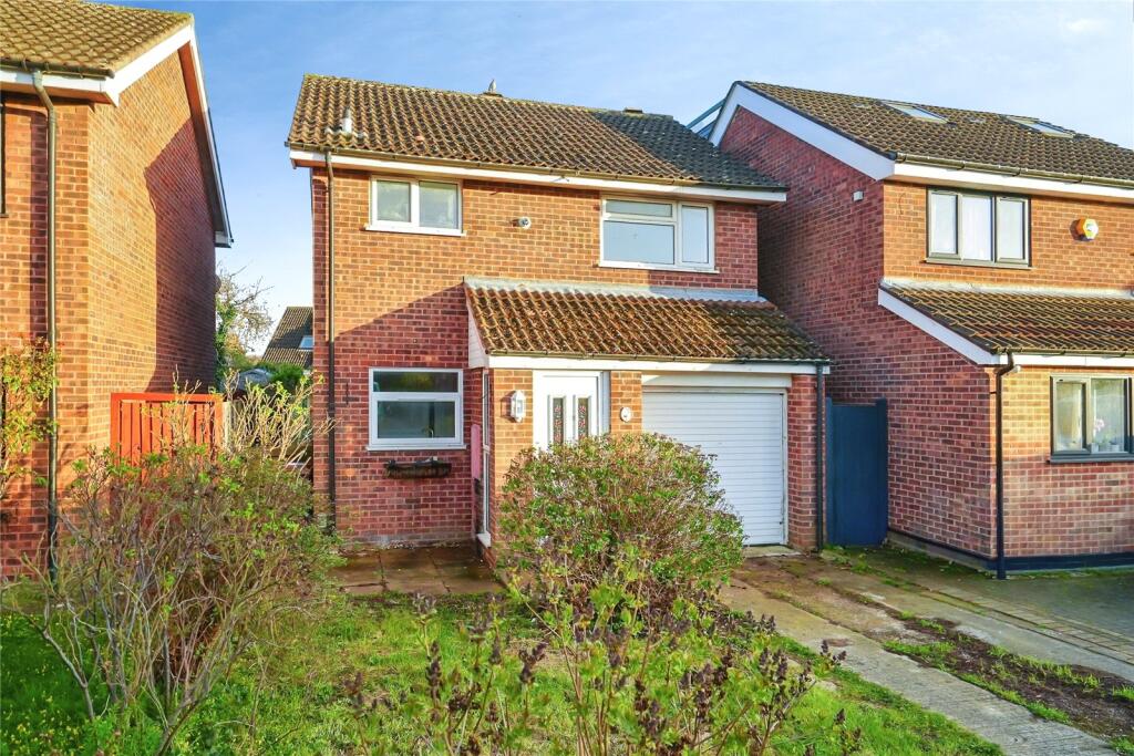 3-bed detached on Turnberry Close, Bicester, Oxfordshire, OX26, £275,000