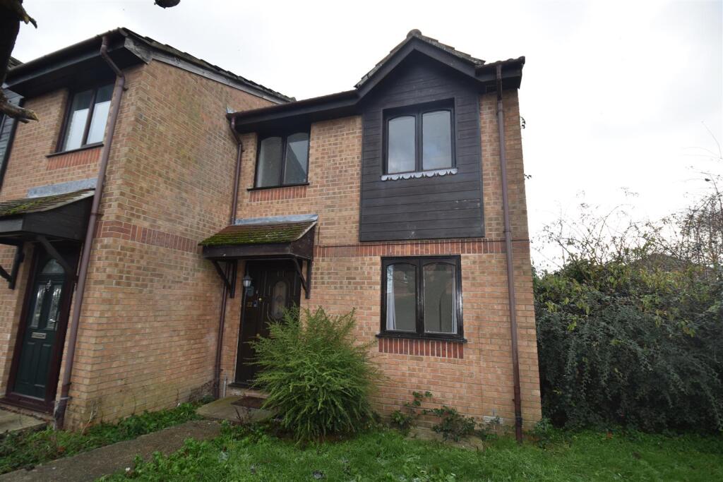 Main image of property: Lesney Gardens, Rochford
