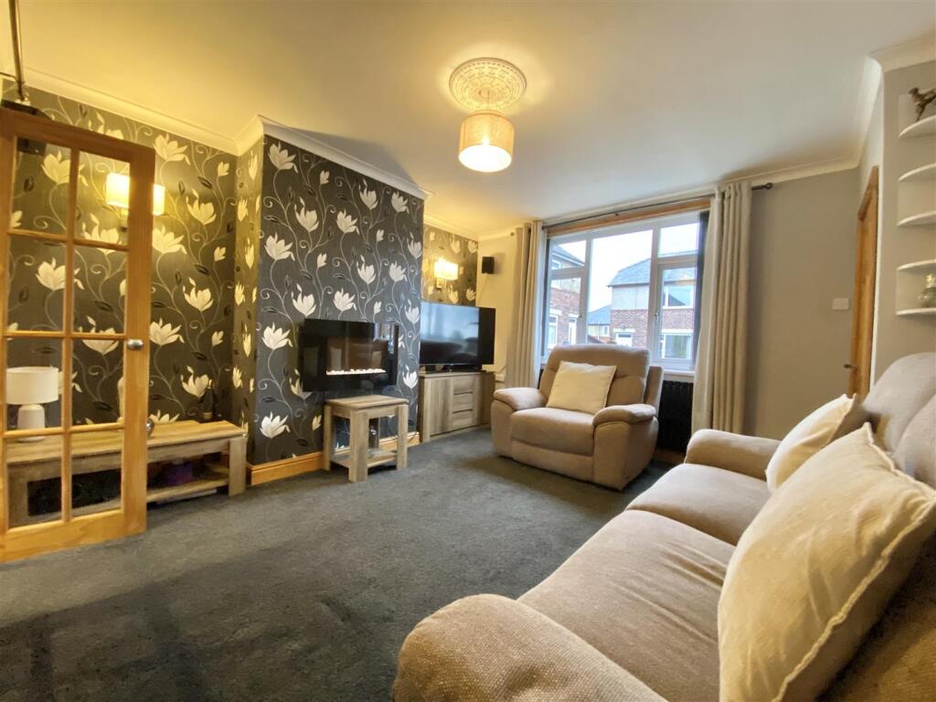 Long Bottom Avenue, Sowerby Bridge photo 4