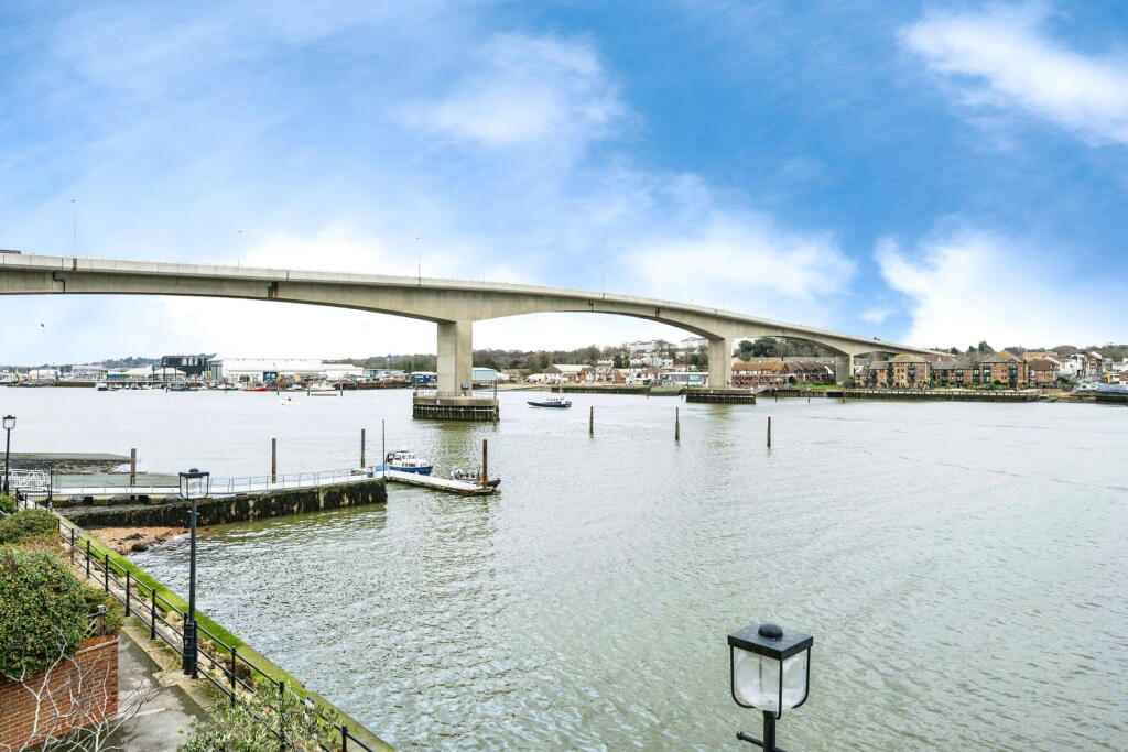 Apartment in Southampton - More