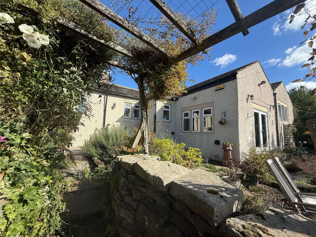 2-bed detached on High Green, Lepton, HD8, £320,000